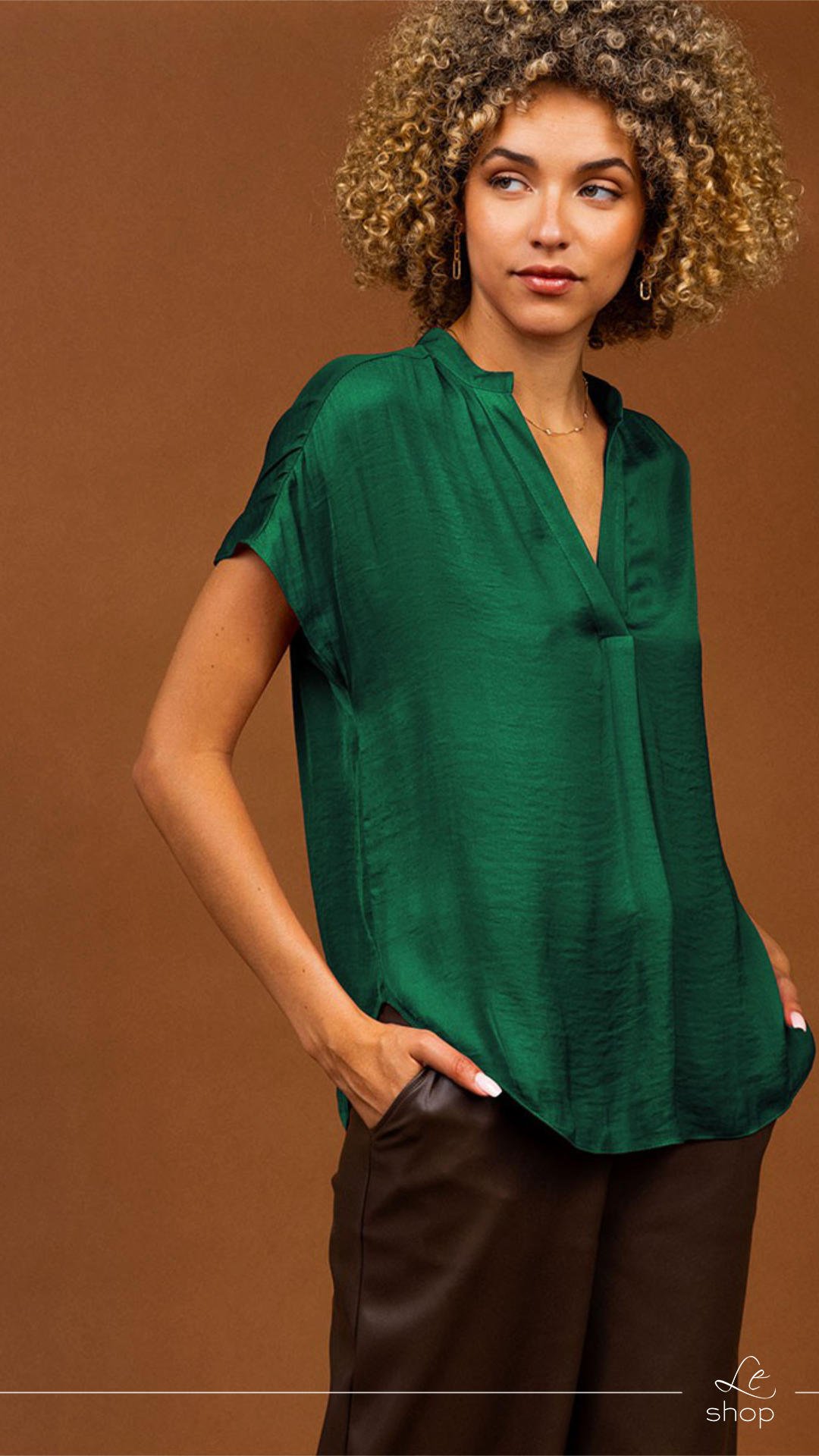 Blusa cuello V manga corta Verde Esmeralda LT10280