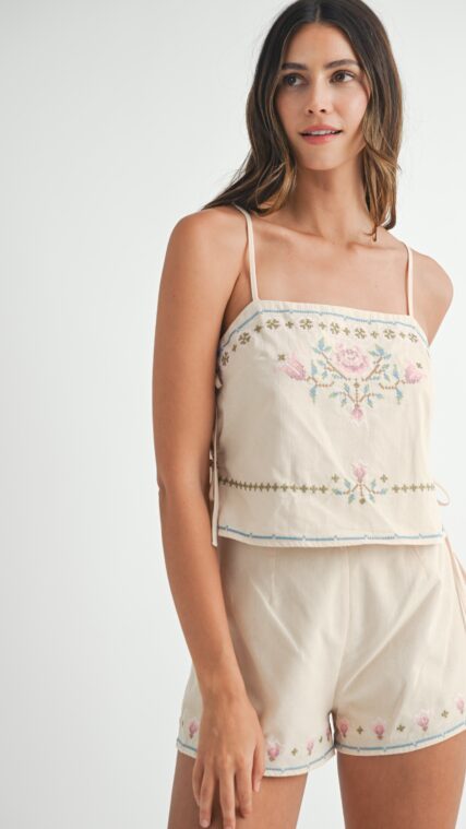 Conjunto blusa tirante short bordado Beige LD3670